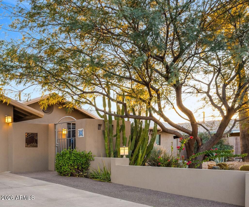 717 E ROYAL PALM Road