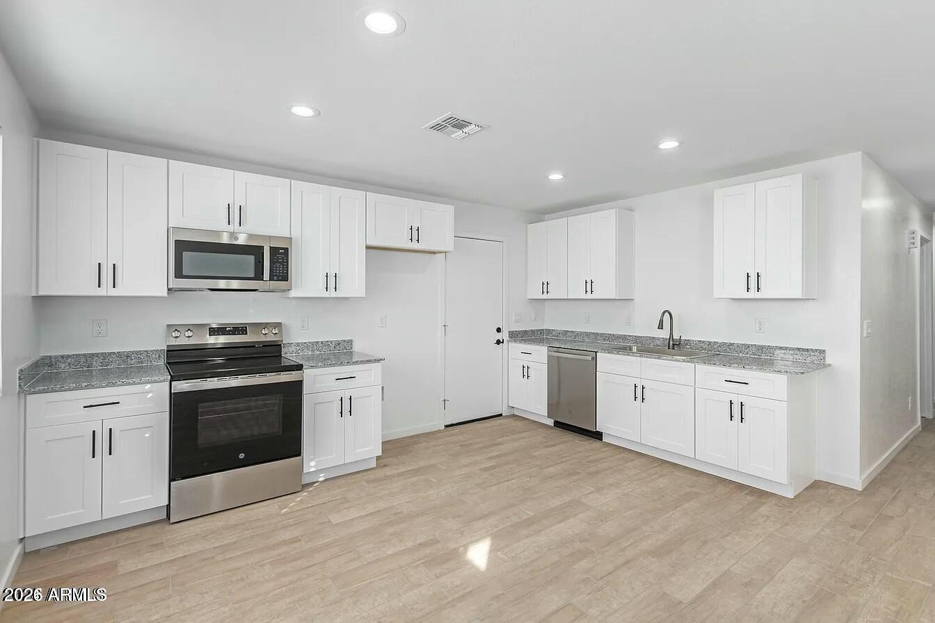 428 S 97TH Place