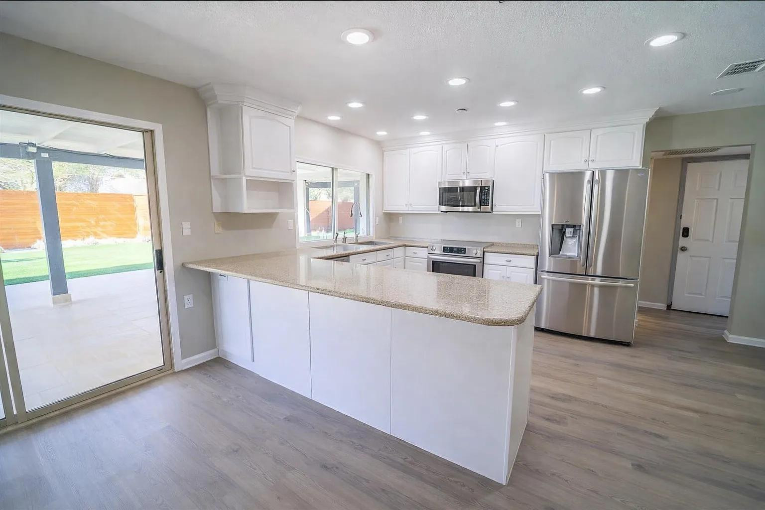 5046 E Columbine Drive