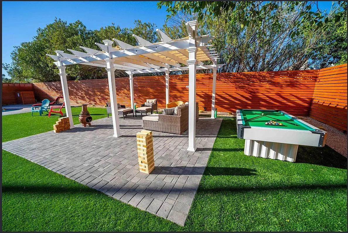 5046 E Columbine Drive