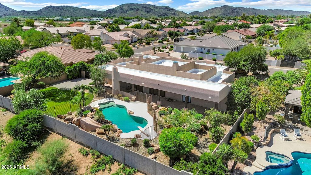 Photo of 24005 N 45th Drive, Glendale, AZ 85310 (MLS # 6926587)