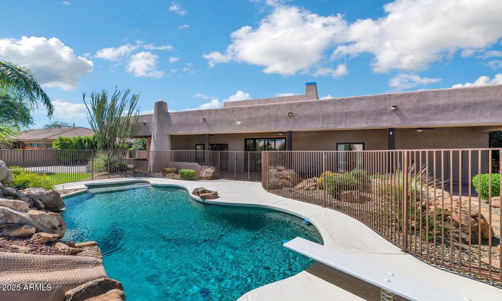 Photo of 24005 N 45th Drive, Glendale, AZ 85310 (MLS # 6926587)