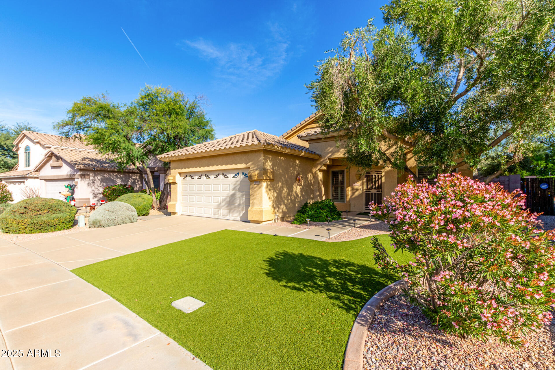 2432 E CIELO GRANDE Avenue