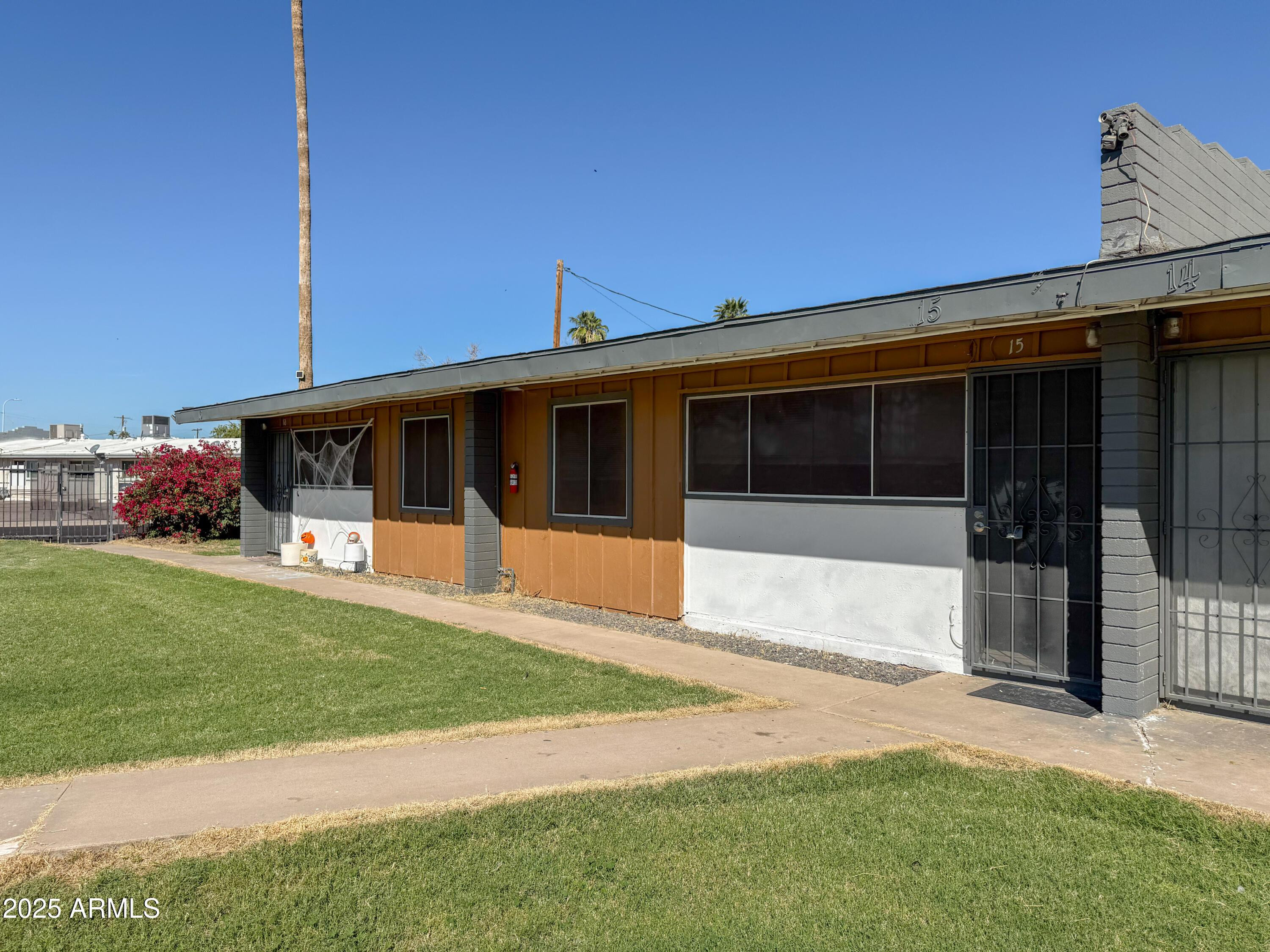 2123 W DEVONSHIRE Avenue 15