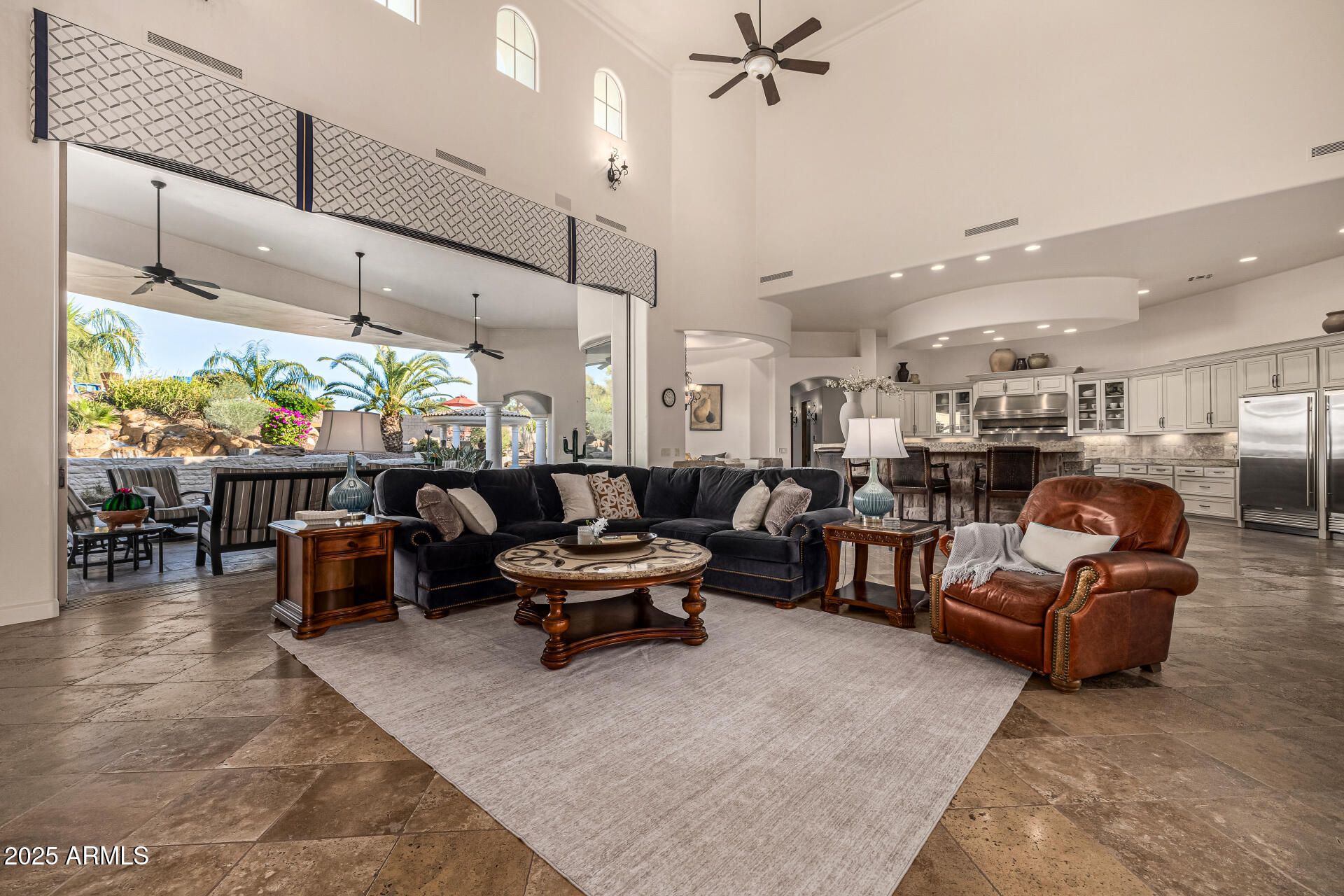 20 E OAKWOOD HILLS Drive