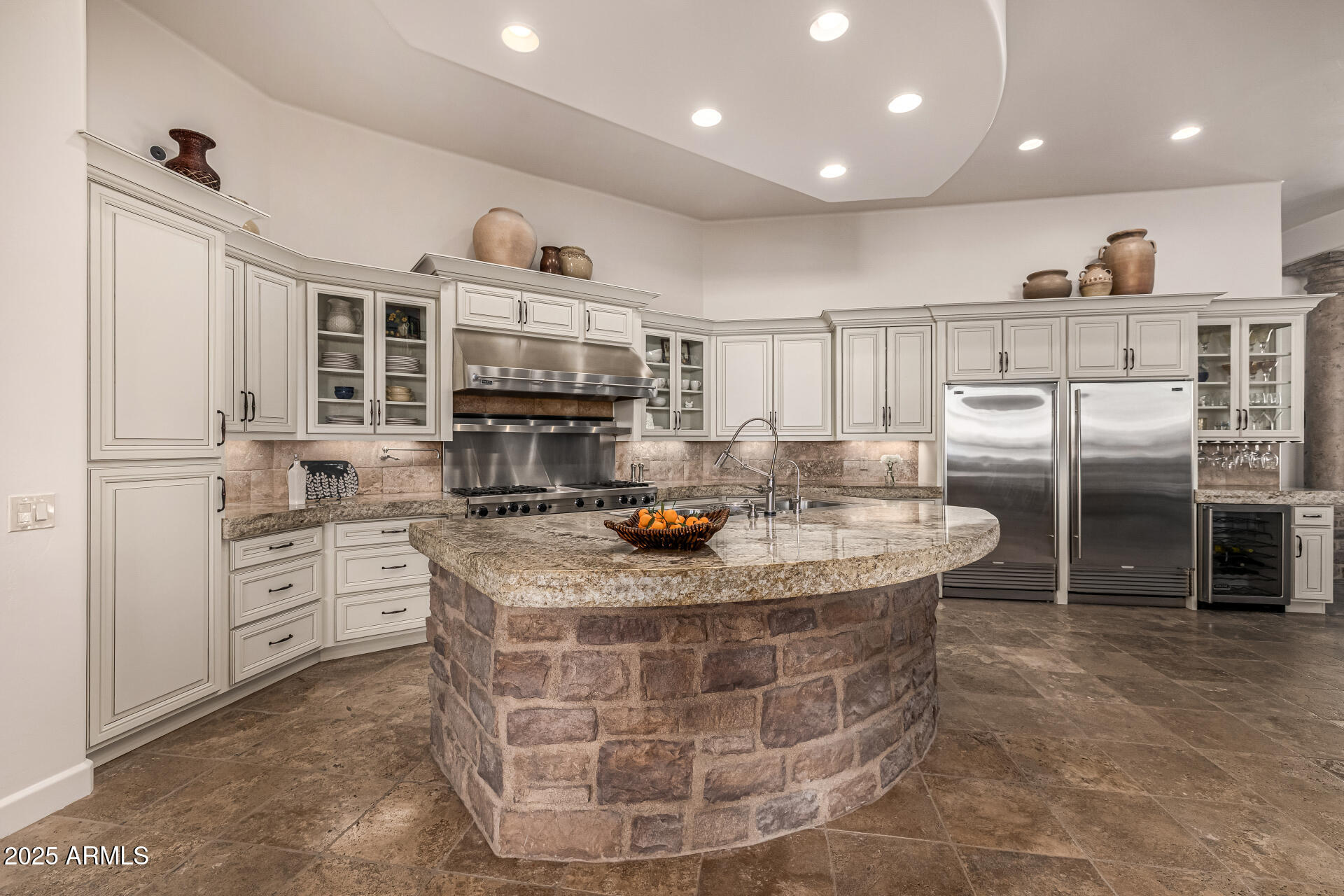 20 E OAKWOOD HILLS Drive