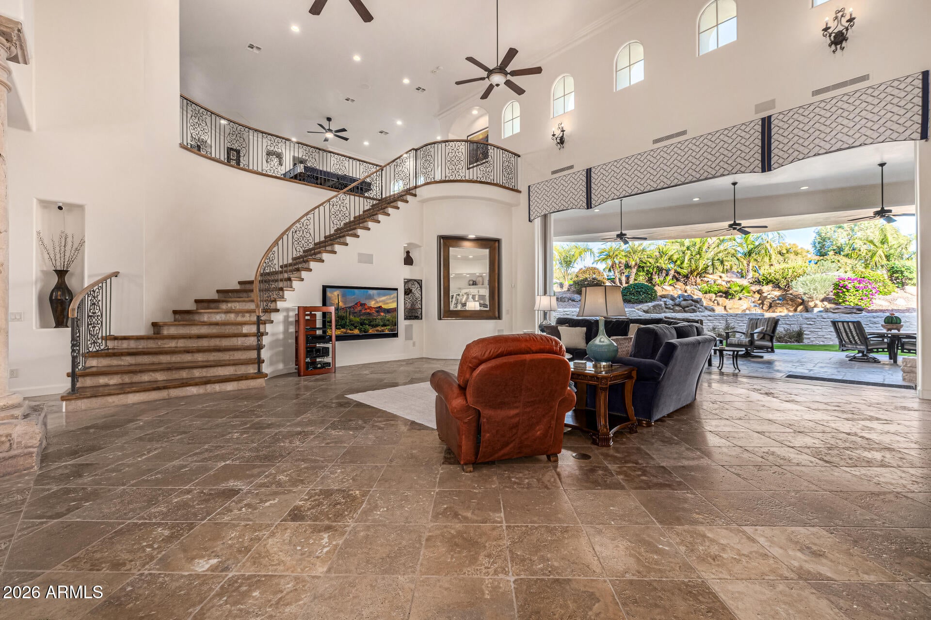 20 E OAKWOOD HILLS Drive