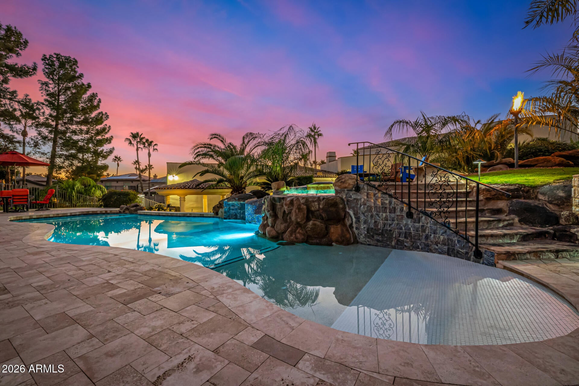 20 E OAKWOOD HILLS Drive