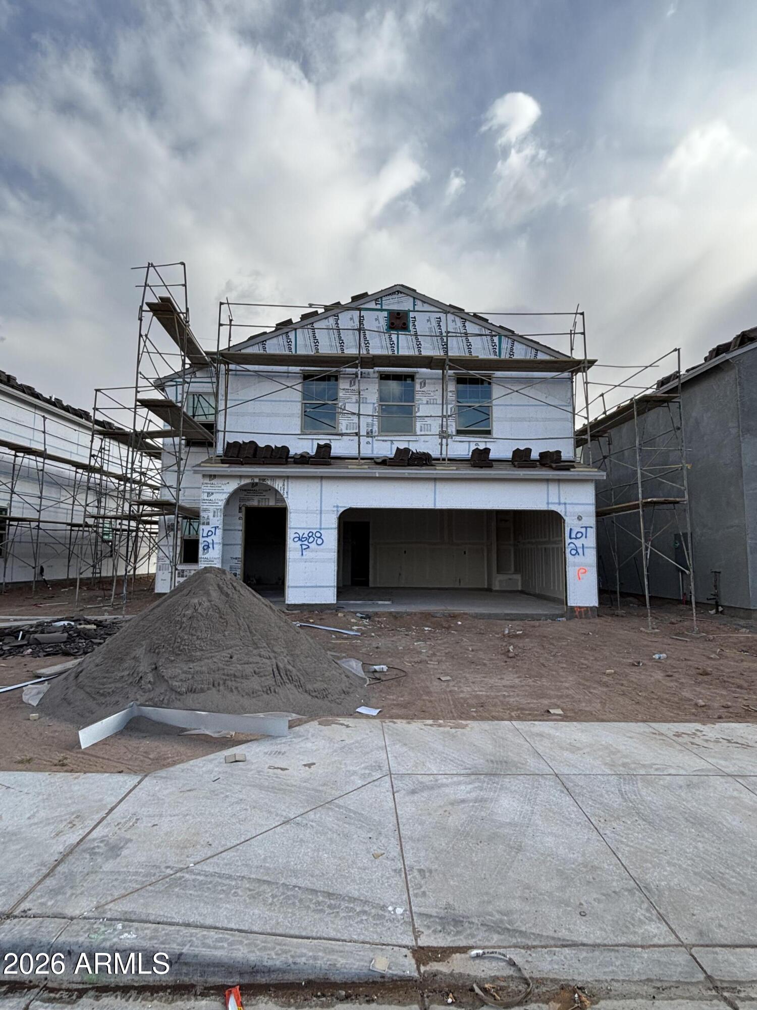 5671 E Hornblende Way