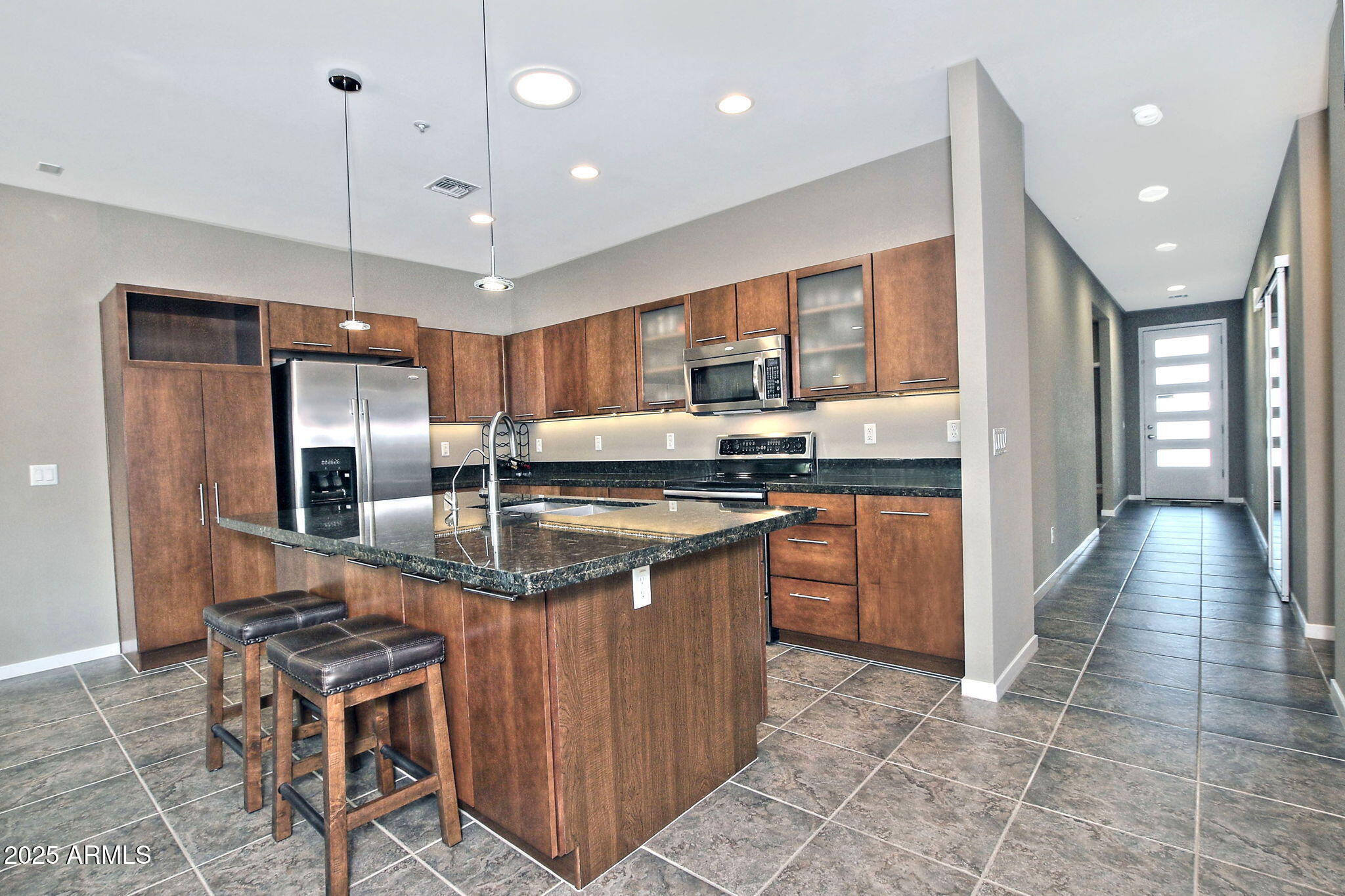 3541 E RAVENSWOOD Drive