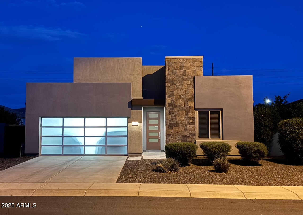 3541 E RAVENSWOOD Drive