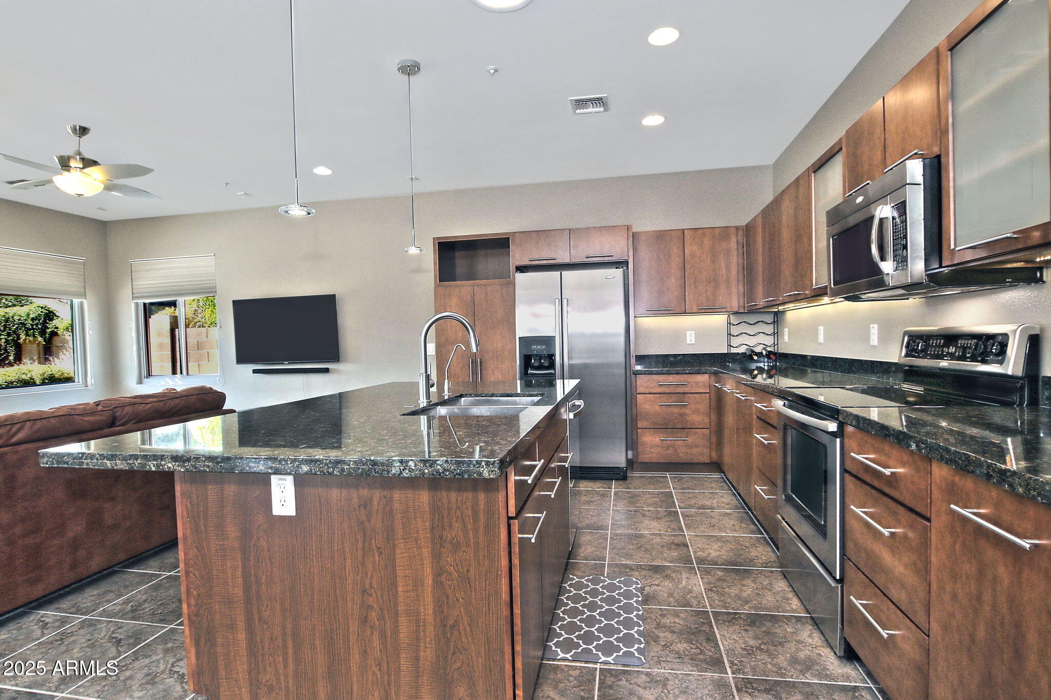 3541 E RAVENSWOOD Drive