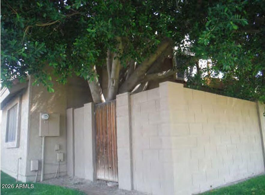 222 W BROWN Road 1