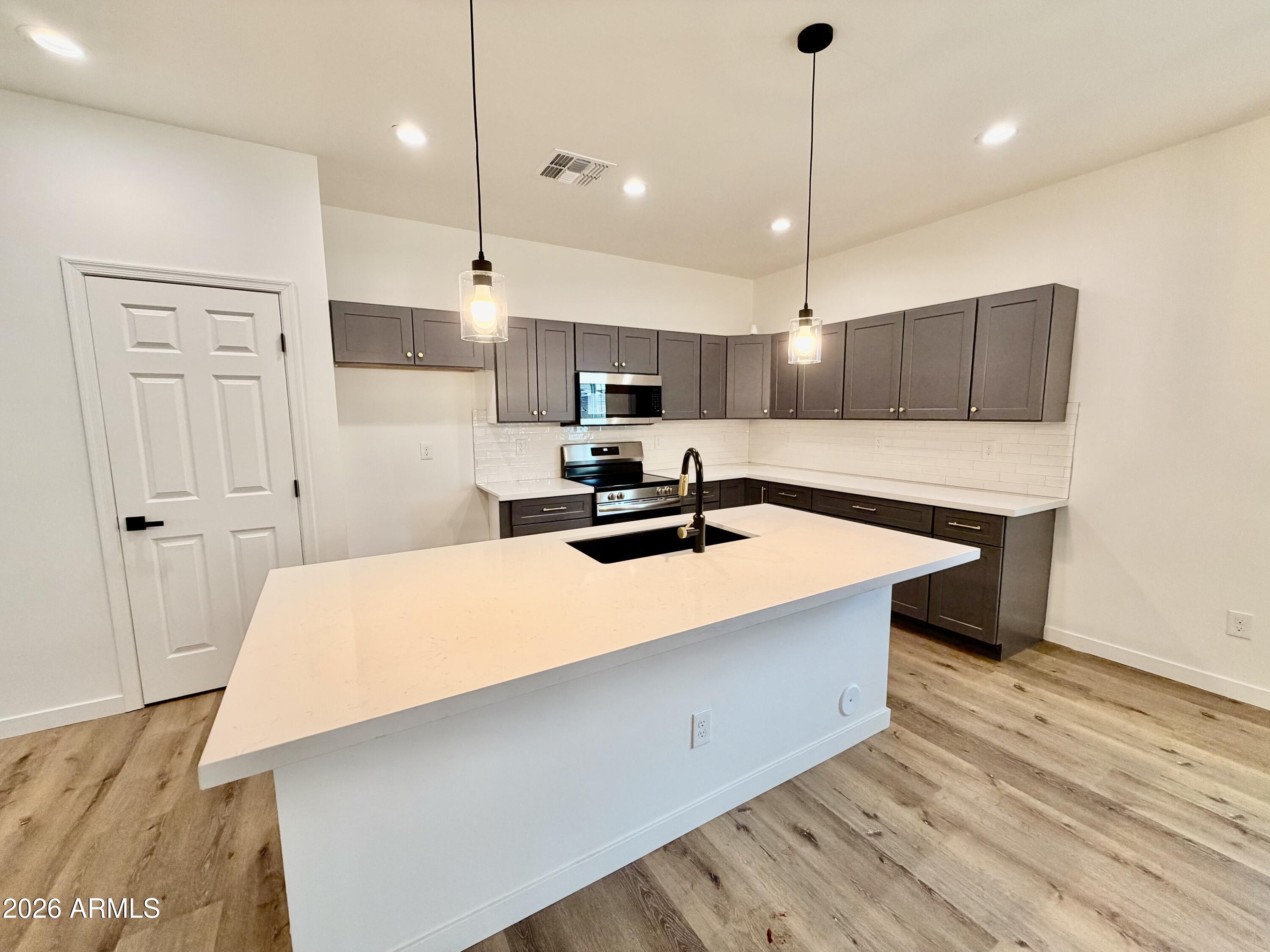 721 W OCOTILLO Street