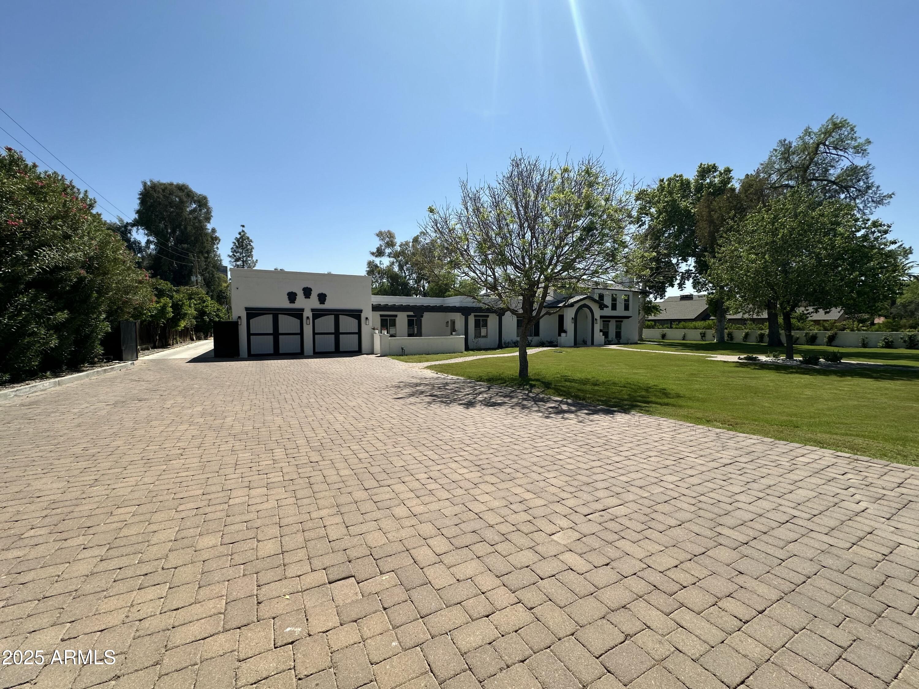 2311 E COLTER Street