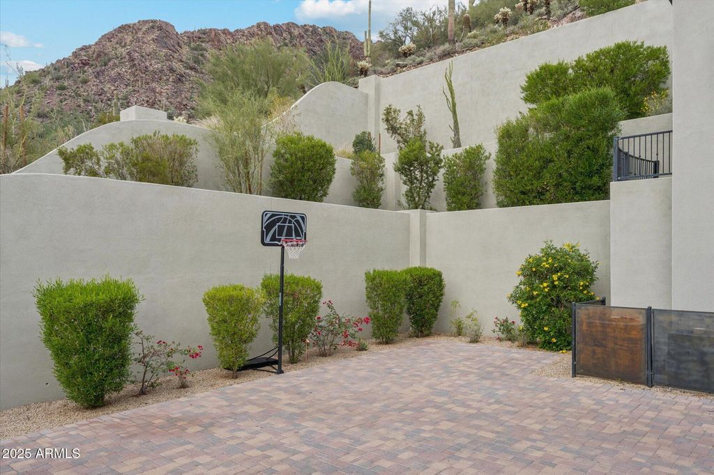 Photo of 11450 E Hideaway Lane, Scottsdale, AZ 85255 (MLS # 6950994)