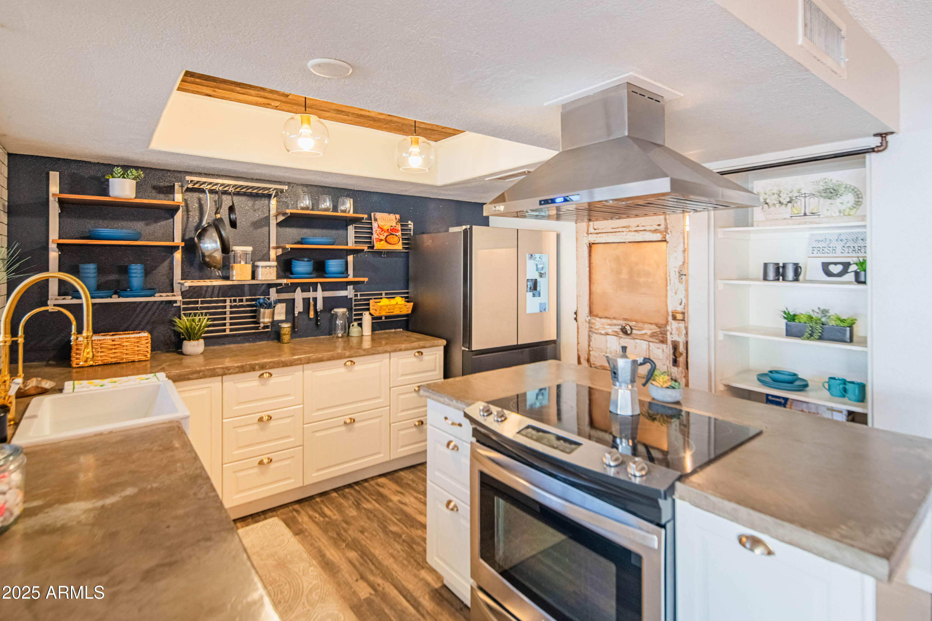 3203 W ROYAL PALM Road