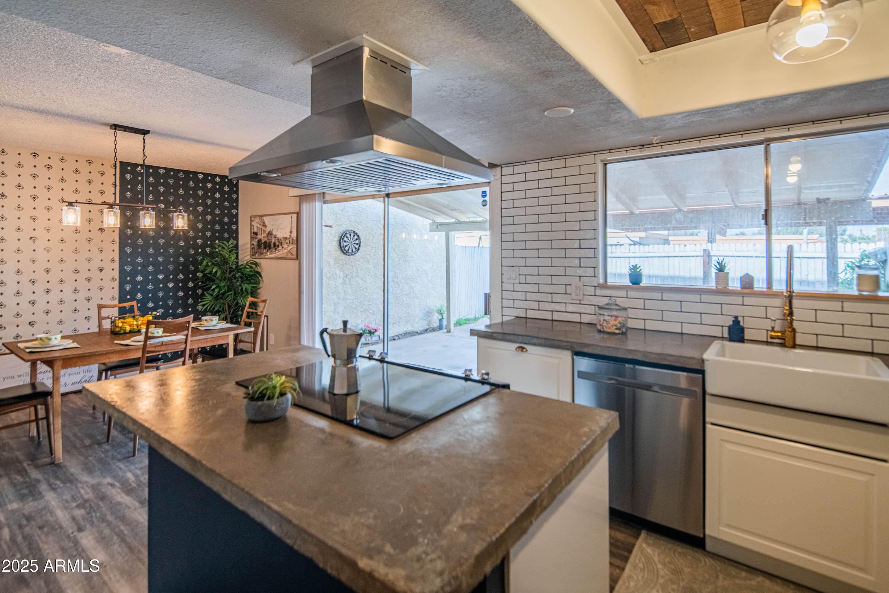 3203 W ROYAL PALM Road