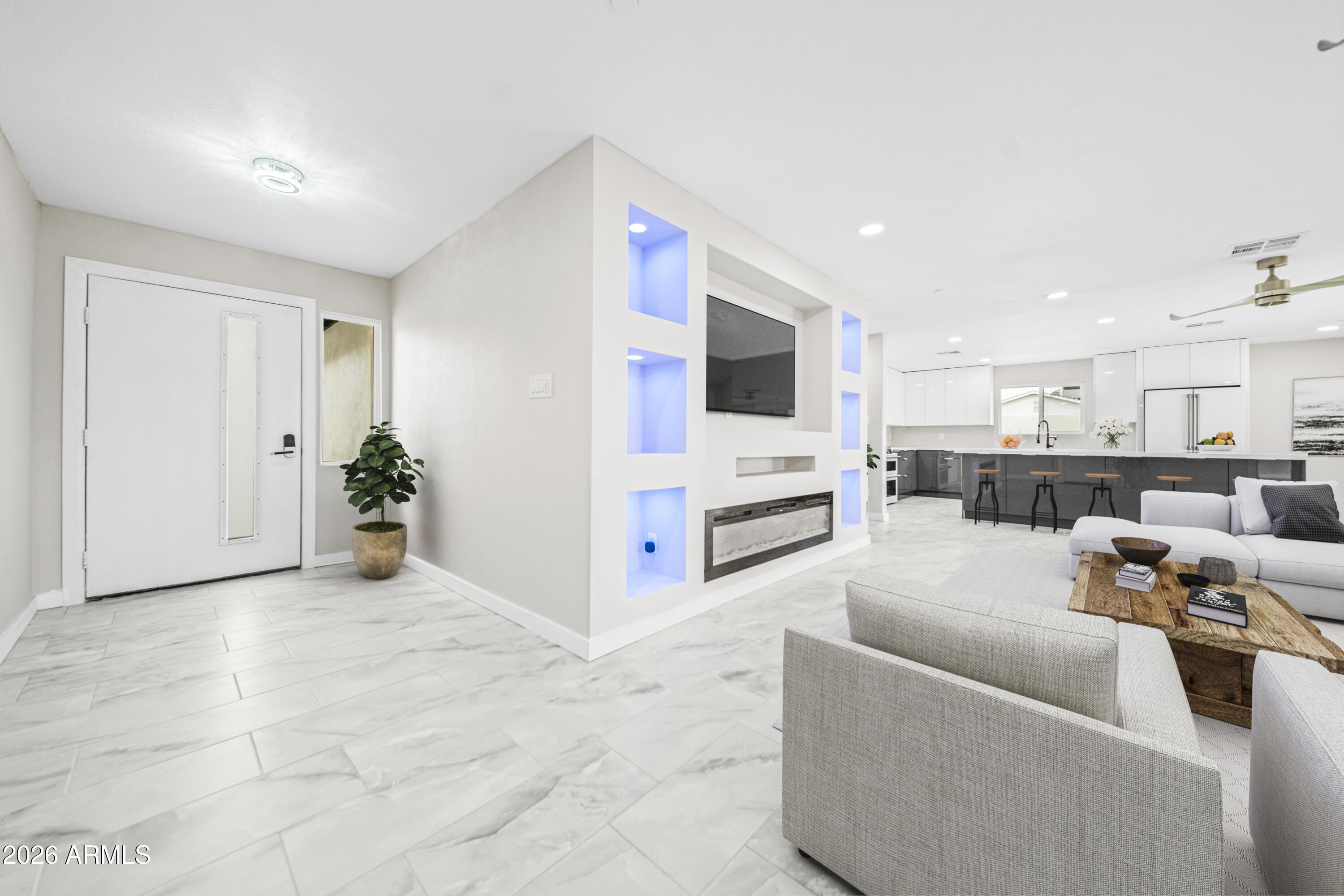 8202 E WHITTON Avenue