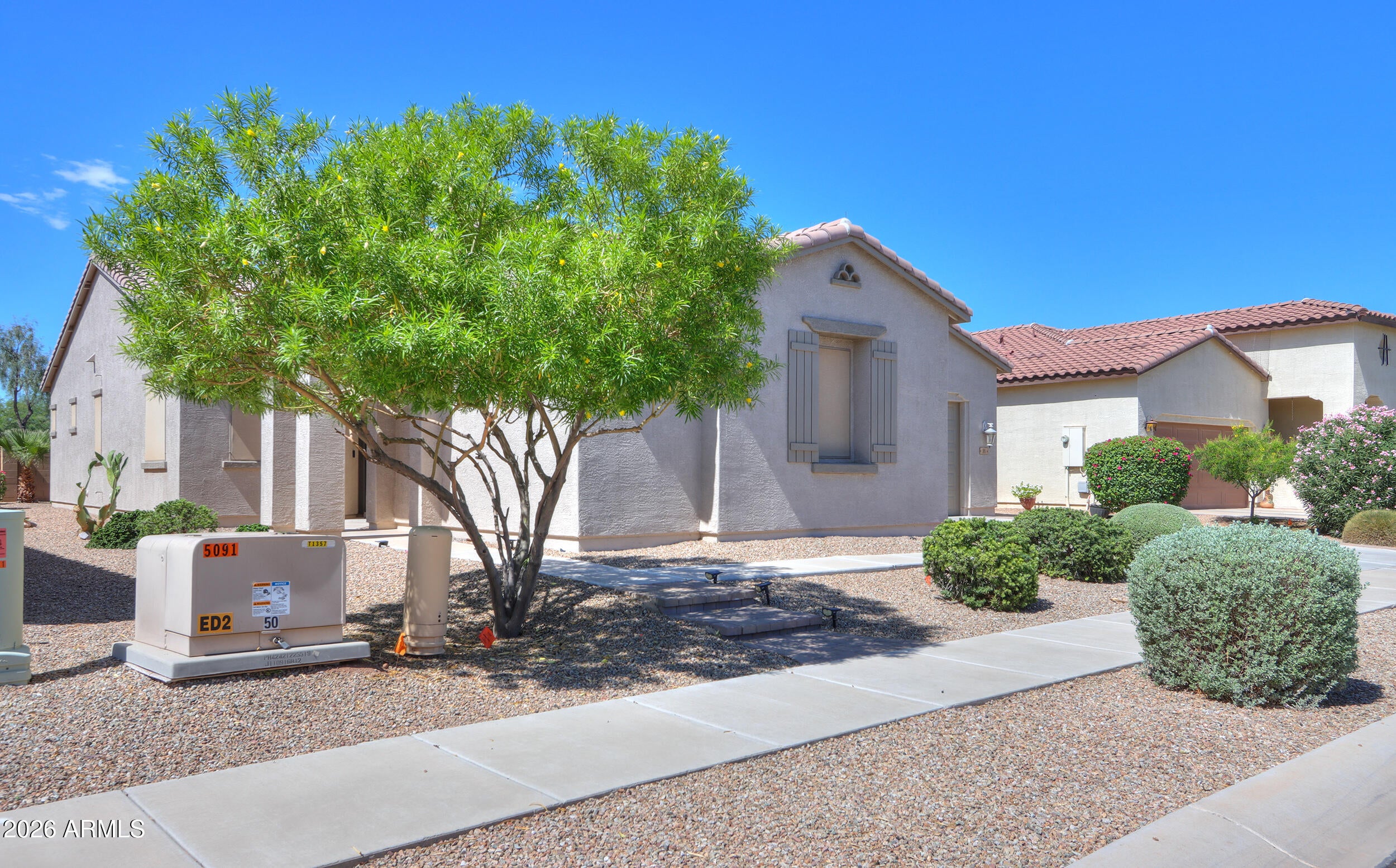 305 N RAINBOW Way