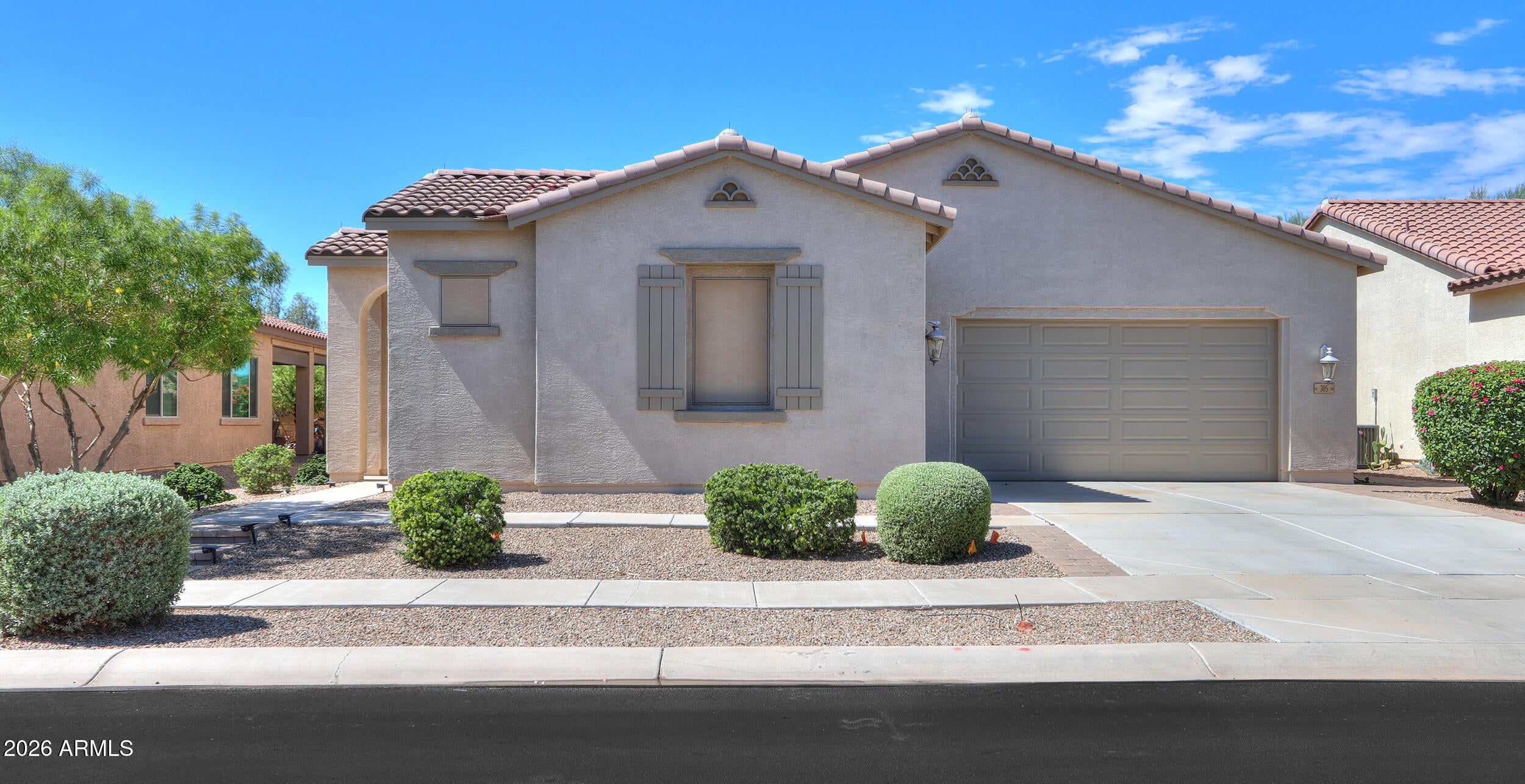 305 N RAINBOW Way