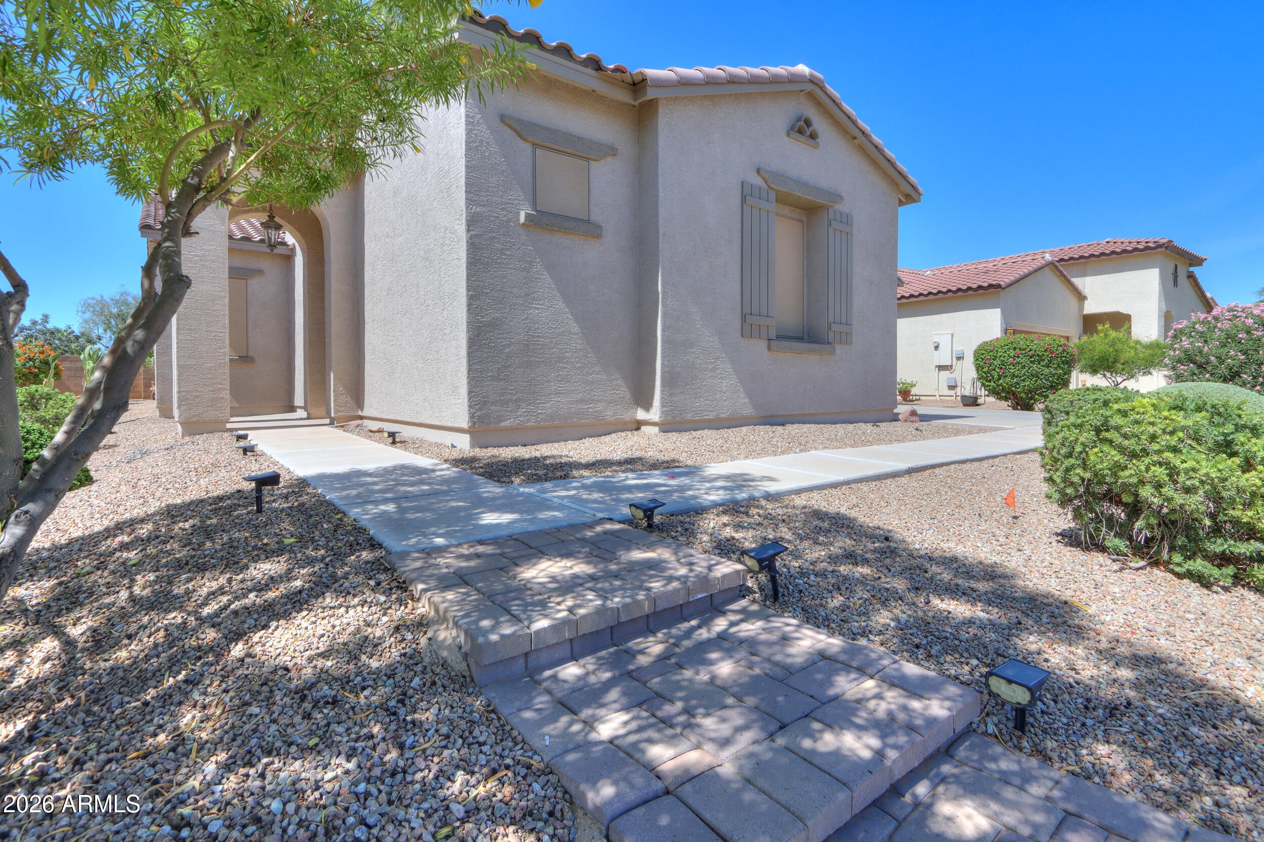 305 N RAINBOW Way