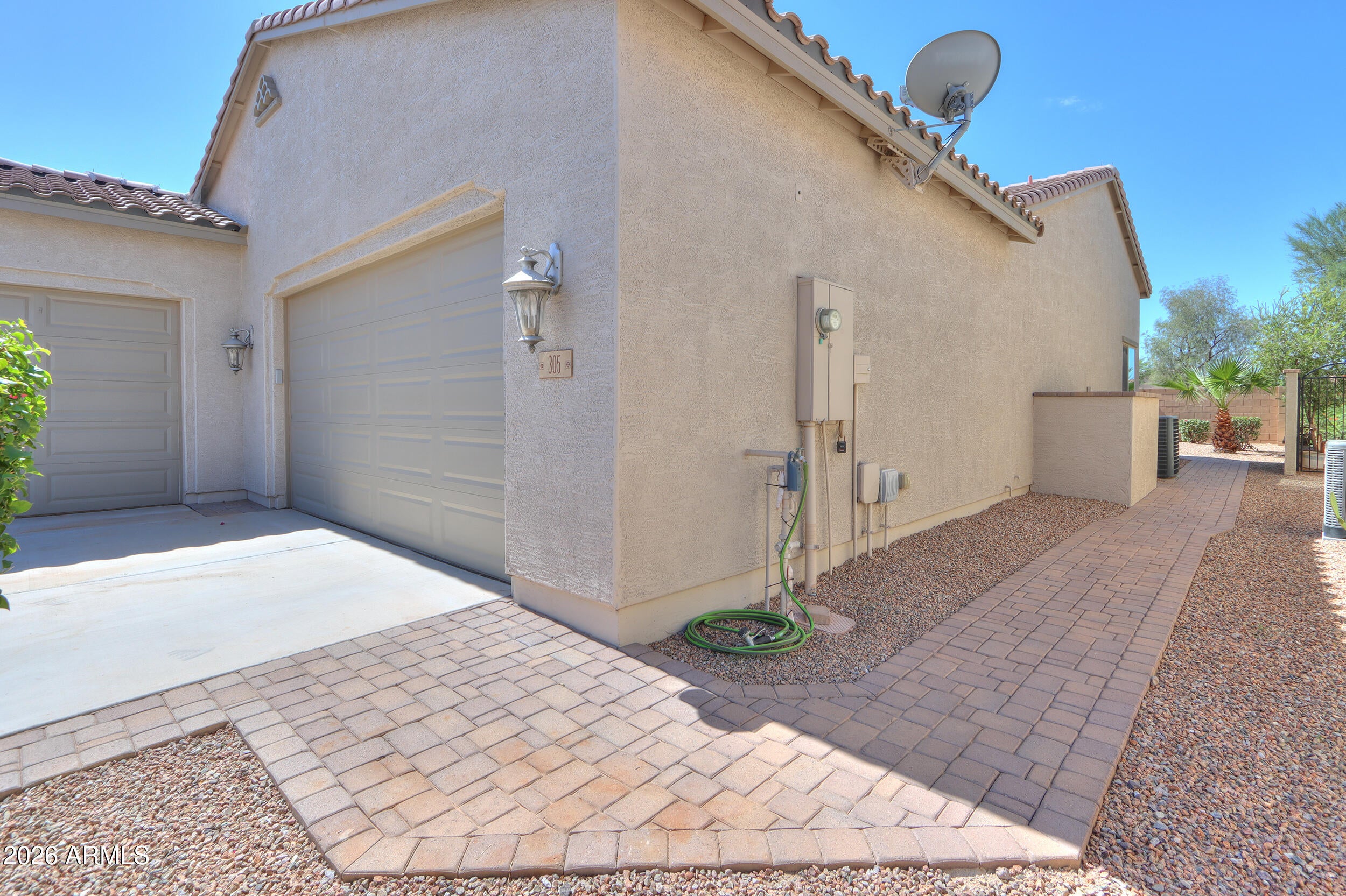305 N RAINBOW Way