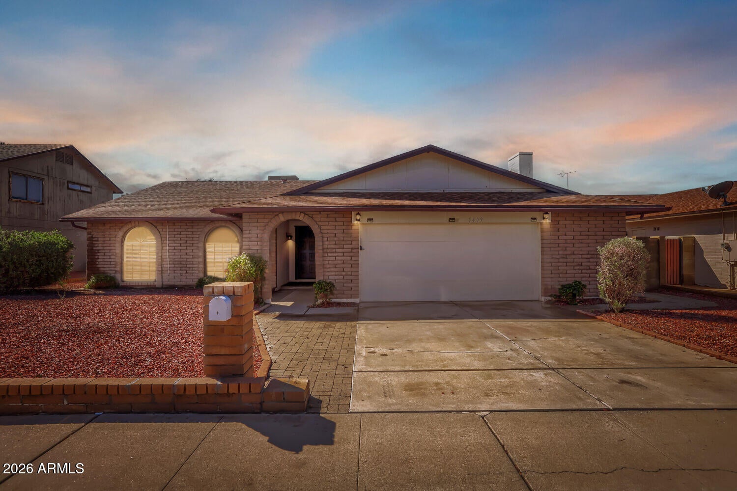 5409 W DESERT HILLS Drive