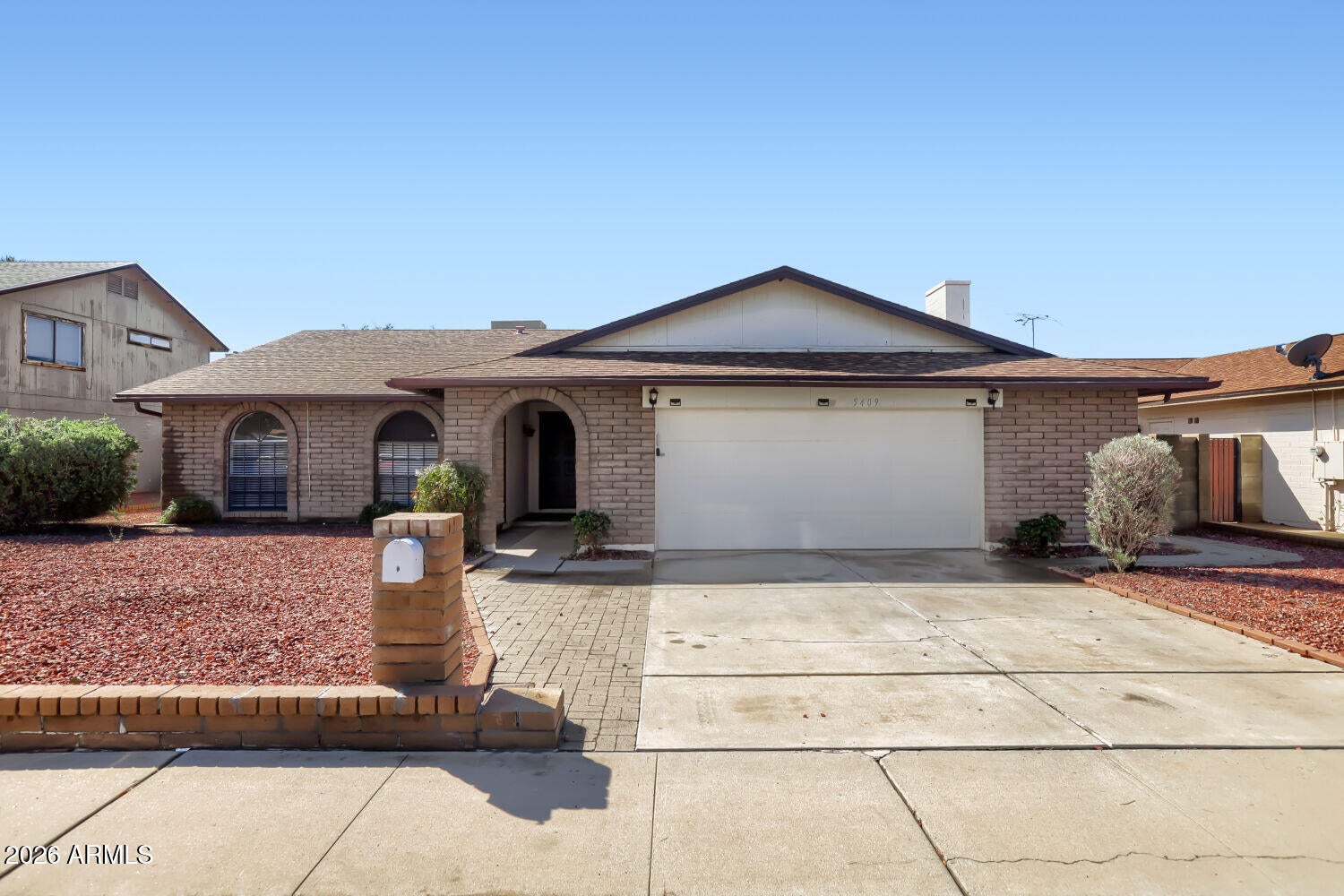 5409 W DESERT HILLS Drive