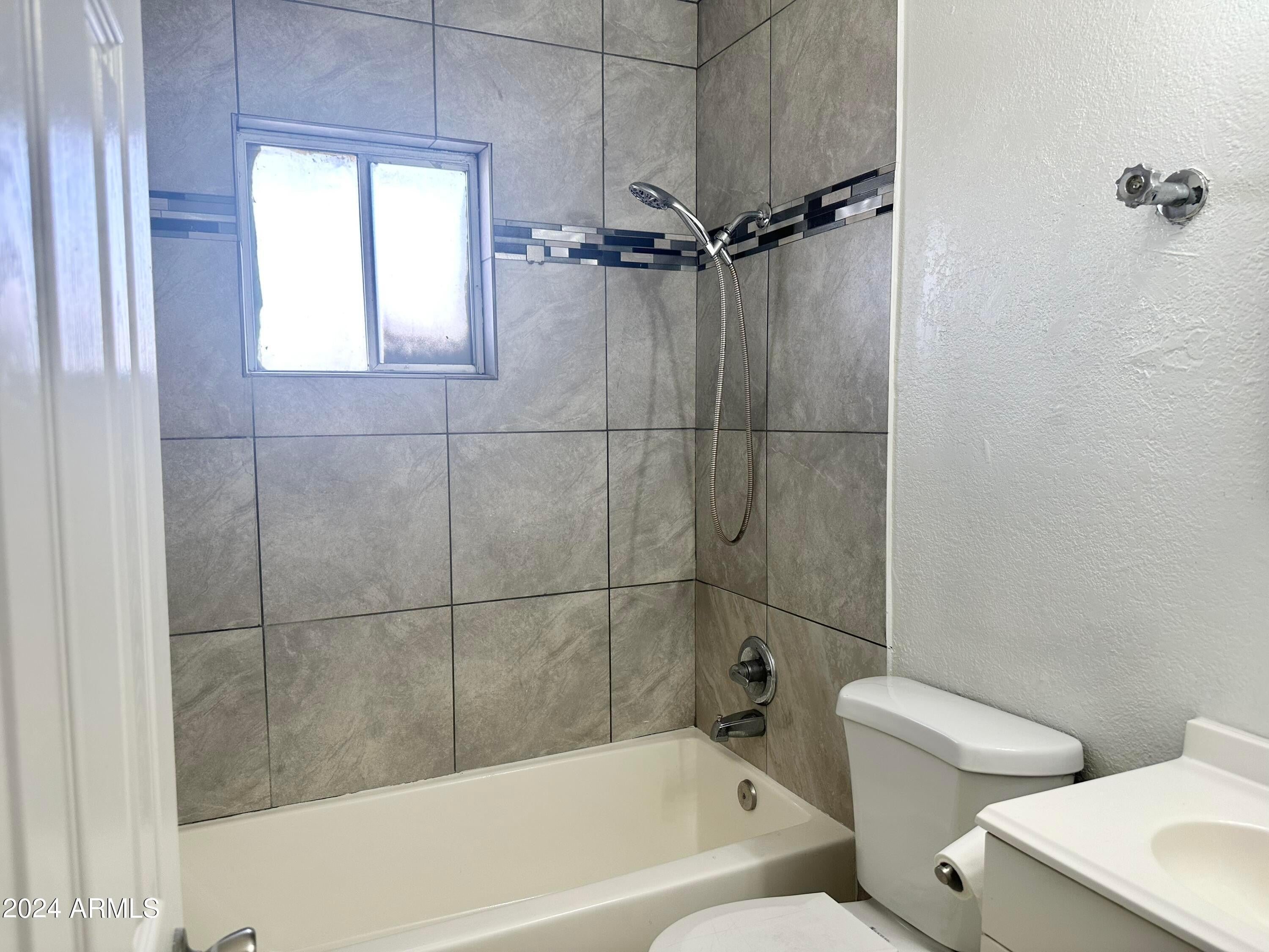 2033 W Madison -- Apt 1