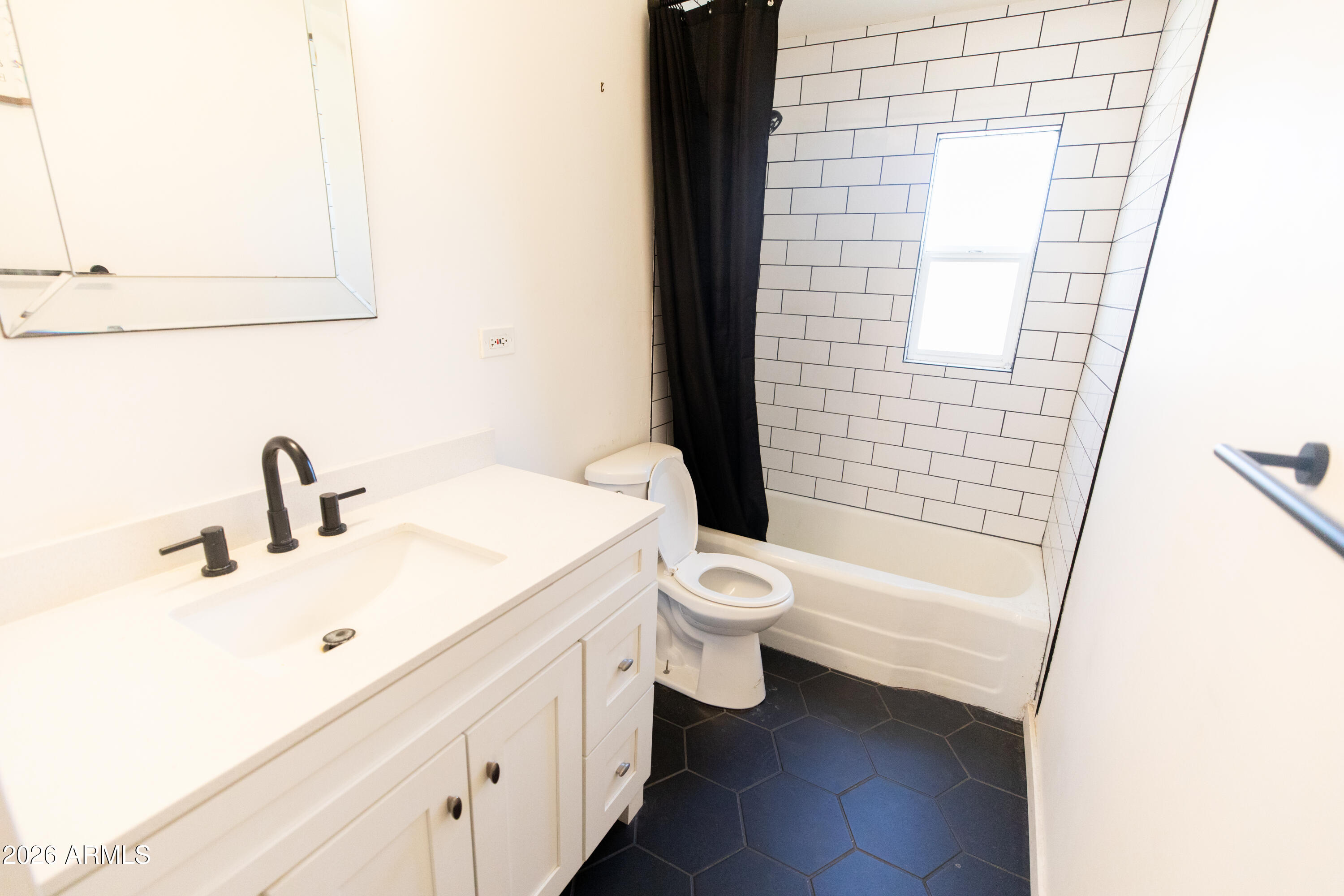 2514 E TURNEY Avenue