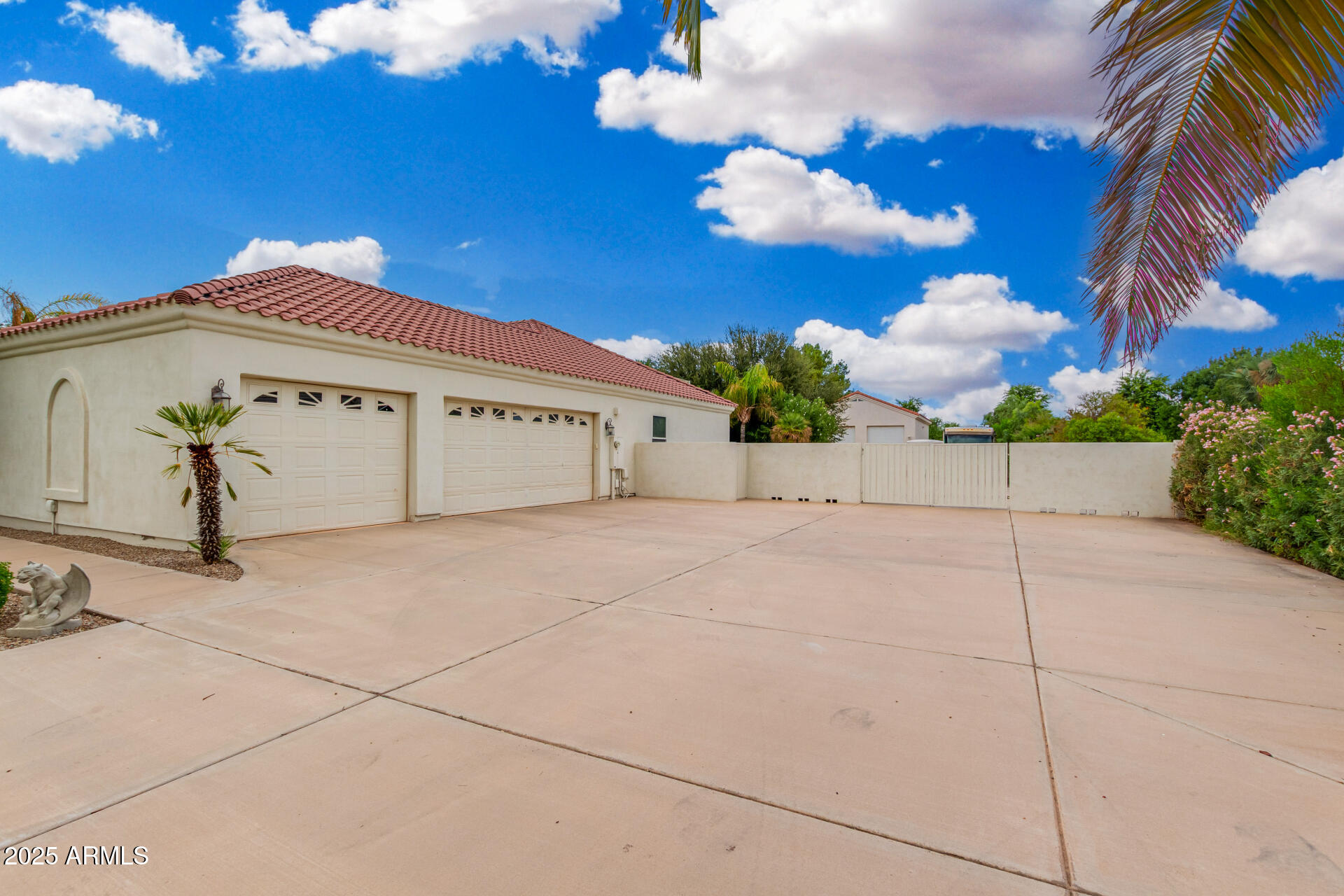 2610 E MEADOWVIEW Drive