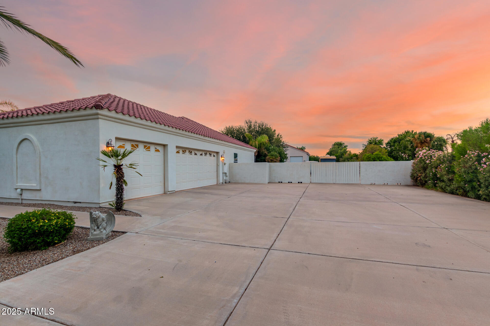 2610 E MEADOWVIEW Drive