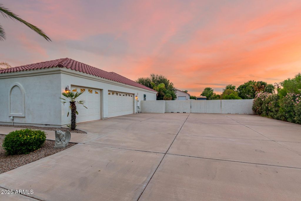 Photo of 2610 E Meadowview Drive, Gilbert, AZ 85298 (MLS # 6915059)