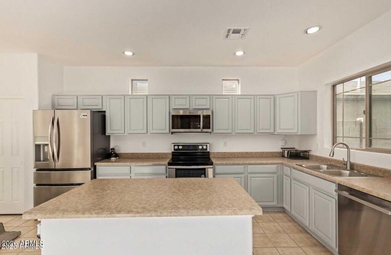 9171 W BERKELEY Road