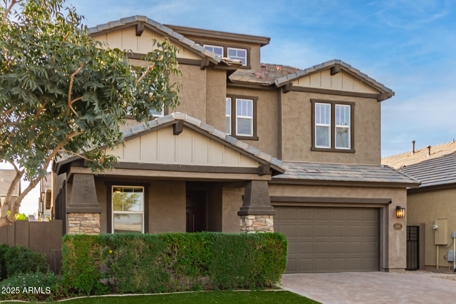 10205 E NOPAL Avenue