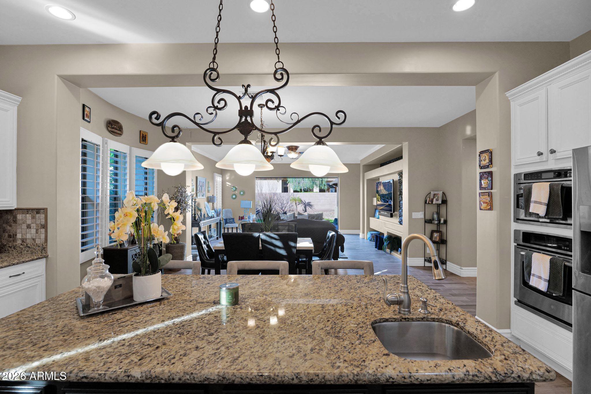 294 W GRAND CANYON Drive