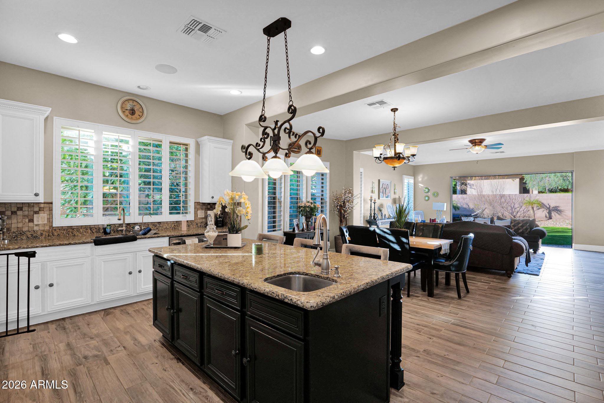 294 W GRAND CANYON Drive