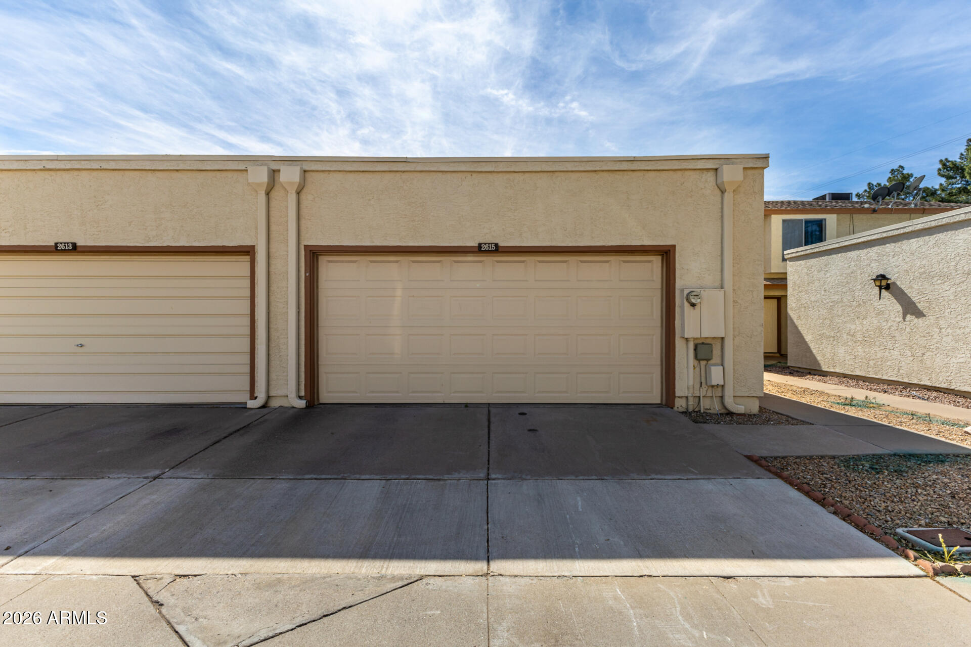 2615 W WILLOW Avenue