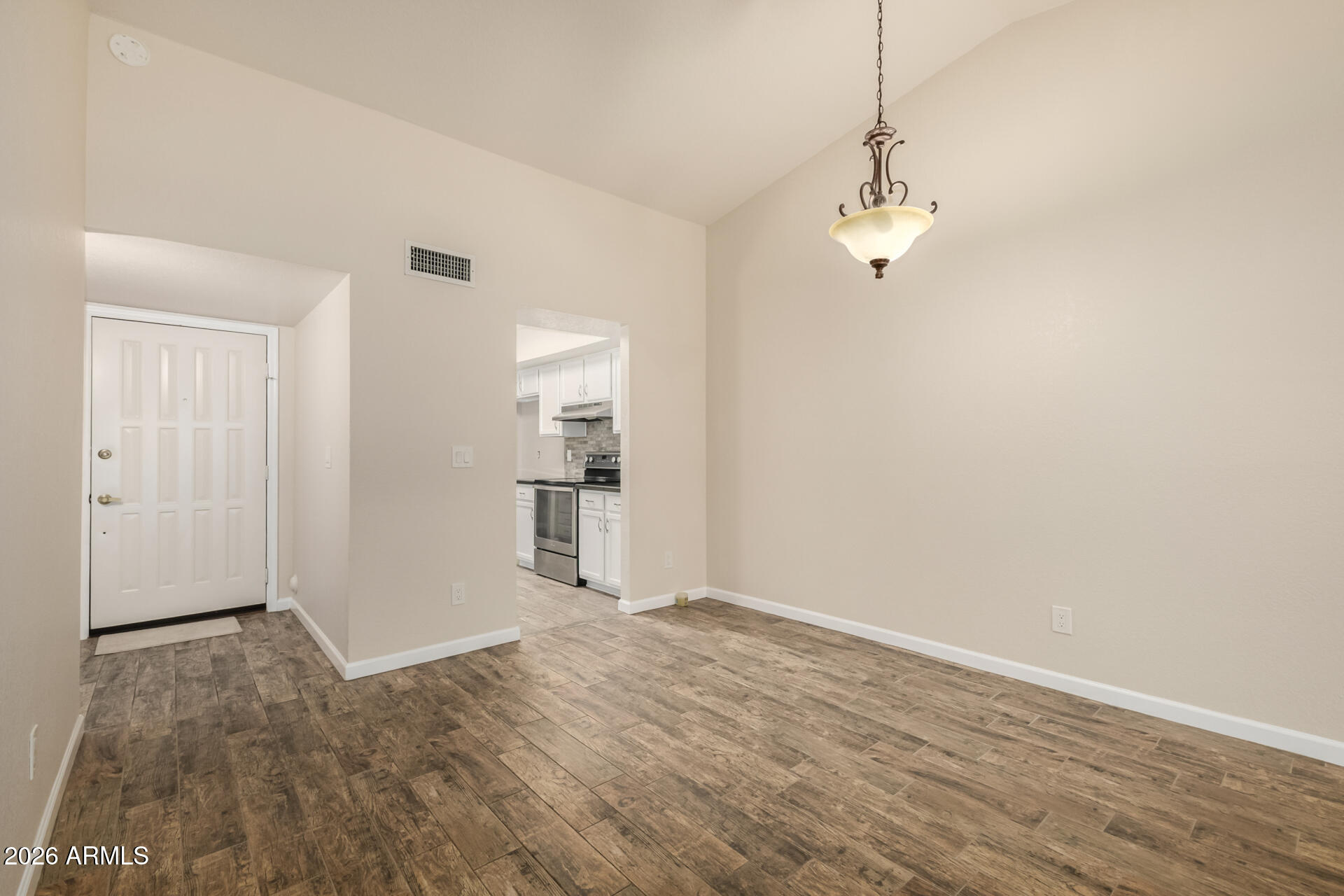 2615 W WILLOW Avenue