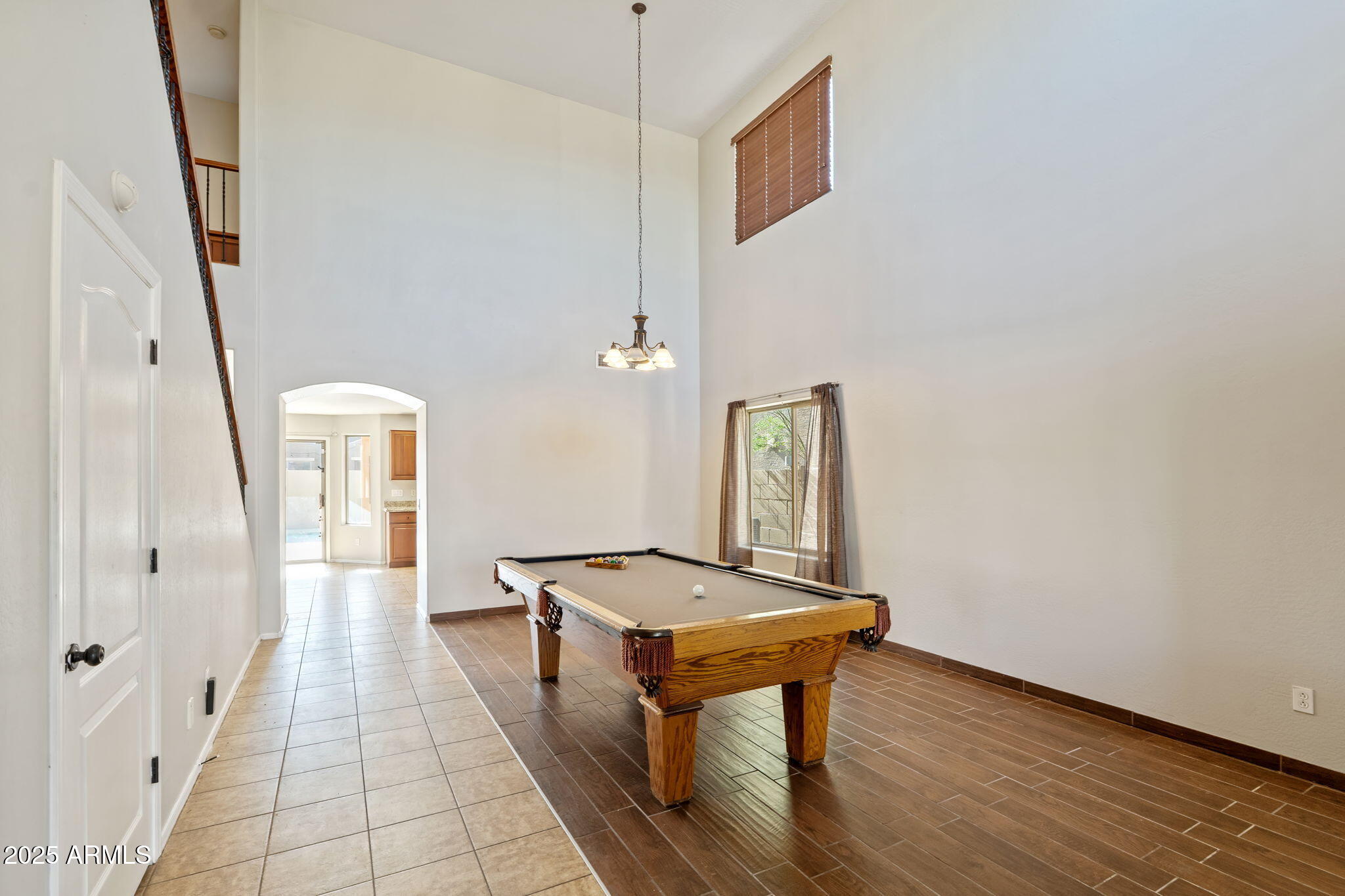 2527 W TAMARISK Avenue