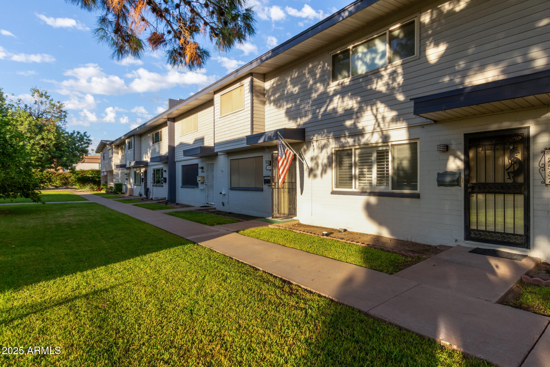 2535 W Rose Lane