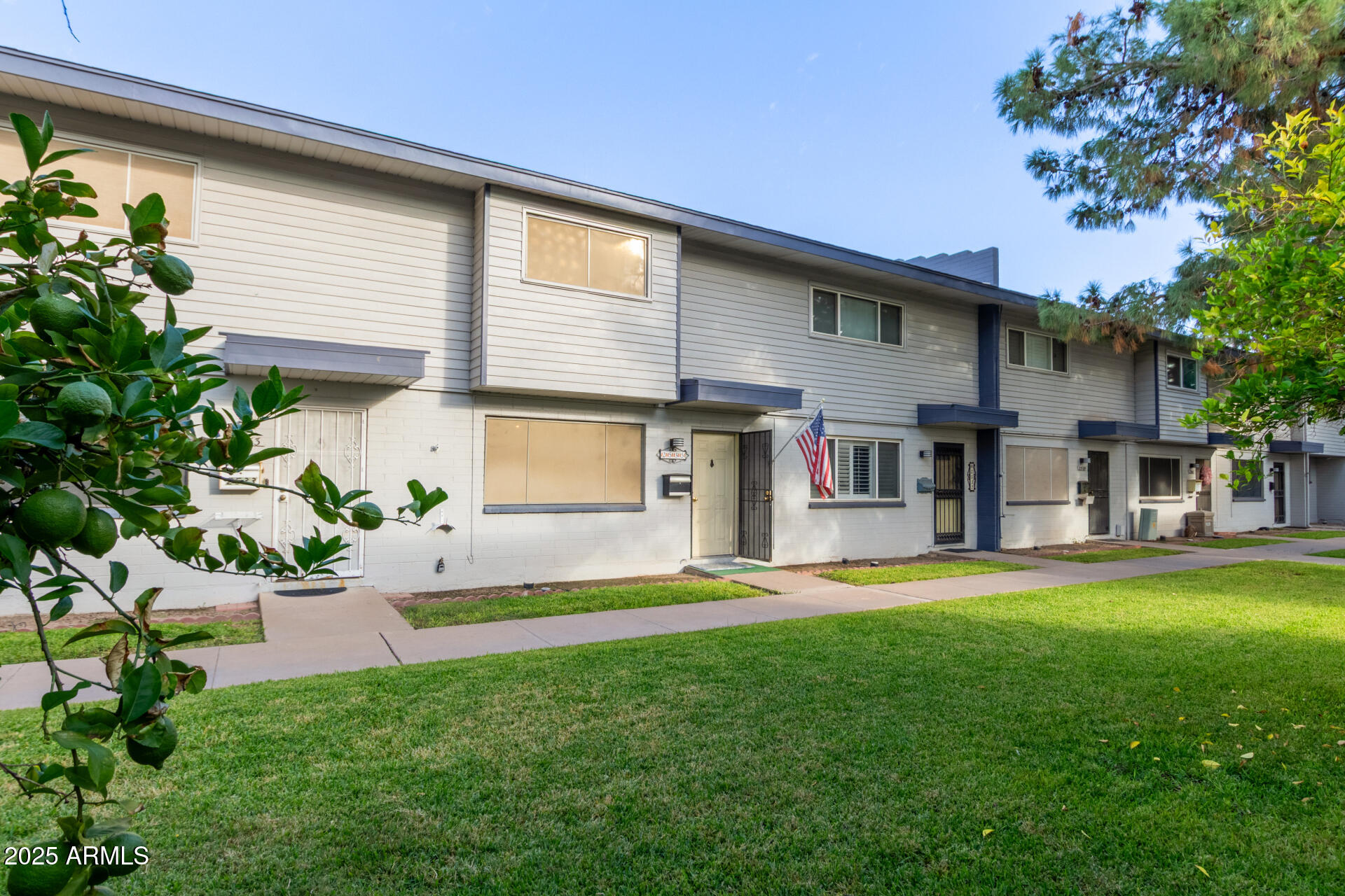 2535 W Rose Lane