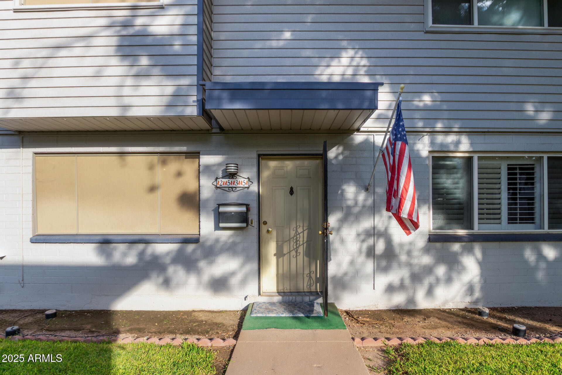 2535 W Rose Lane