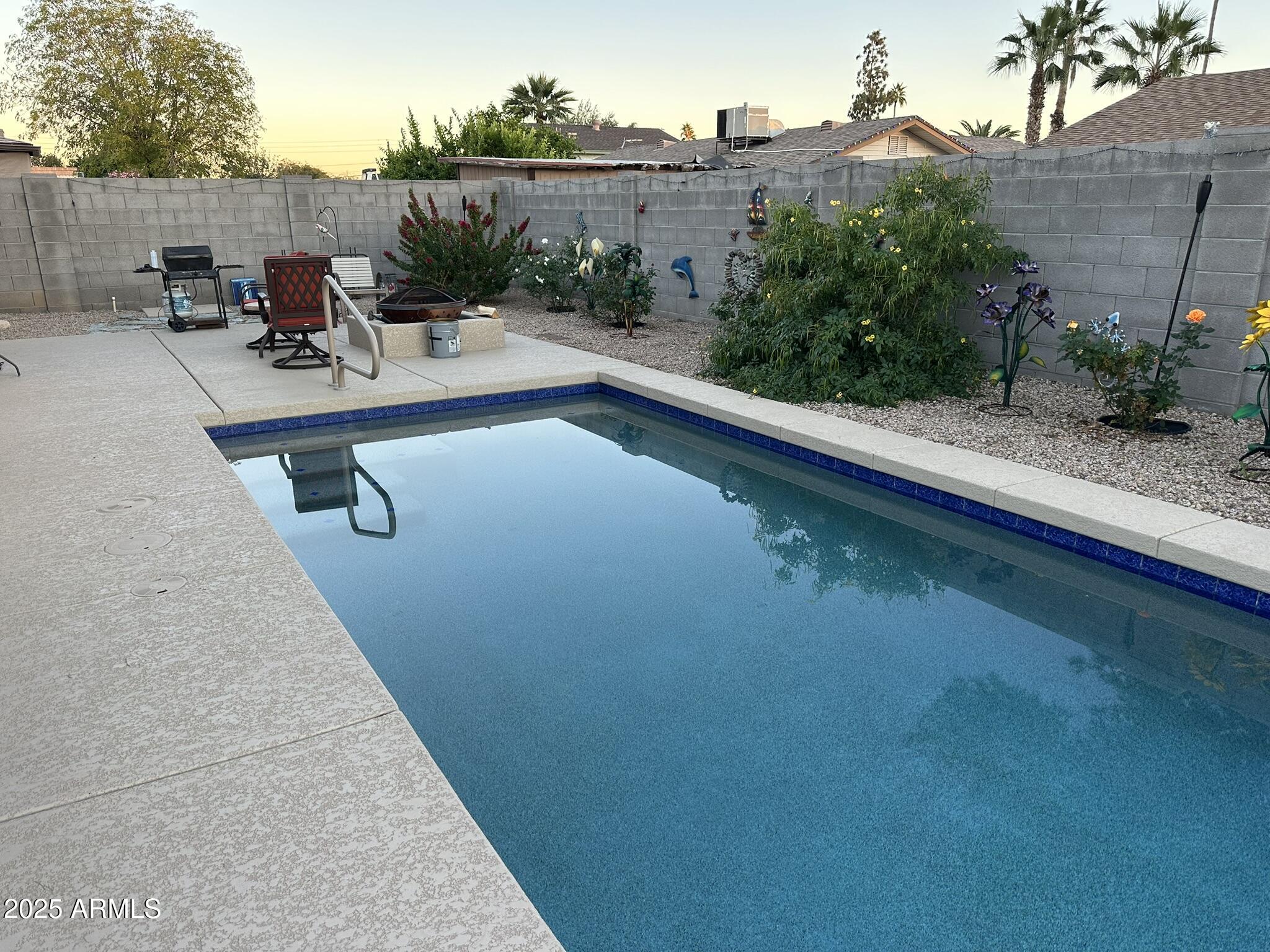 3915 E WINDROSE Drive