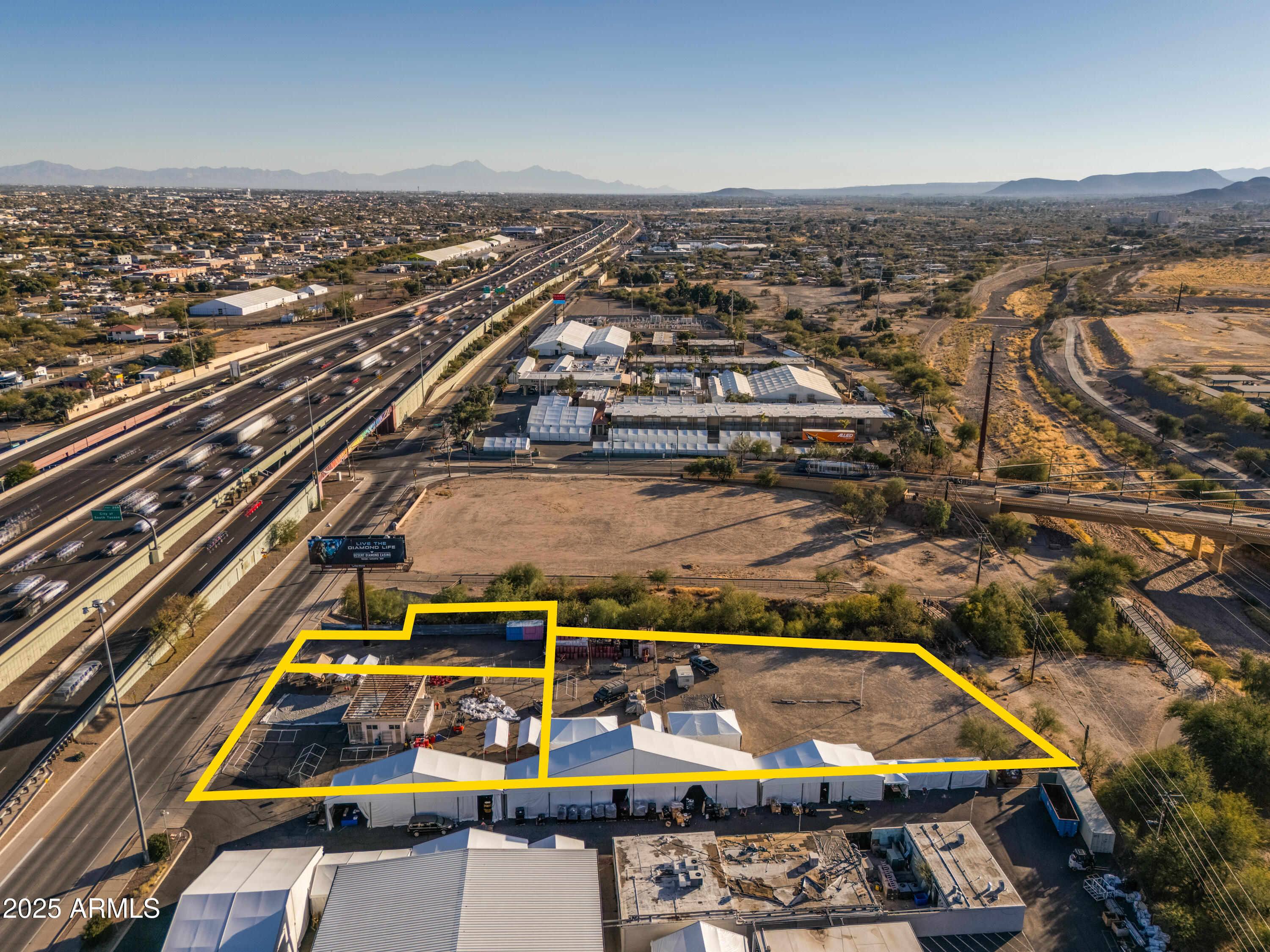 292 S S Freeway 17
