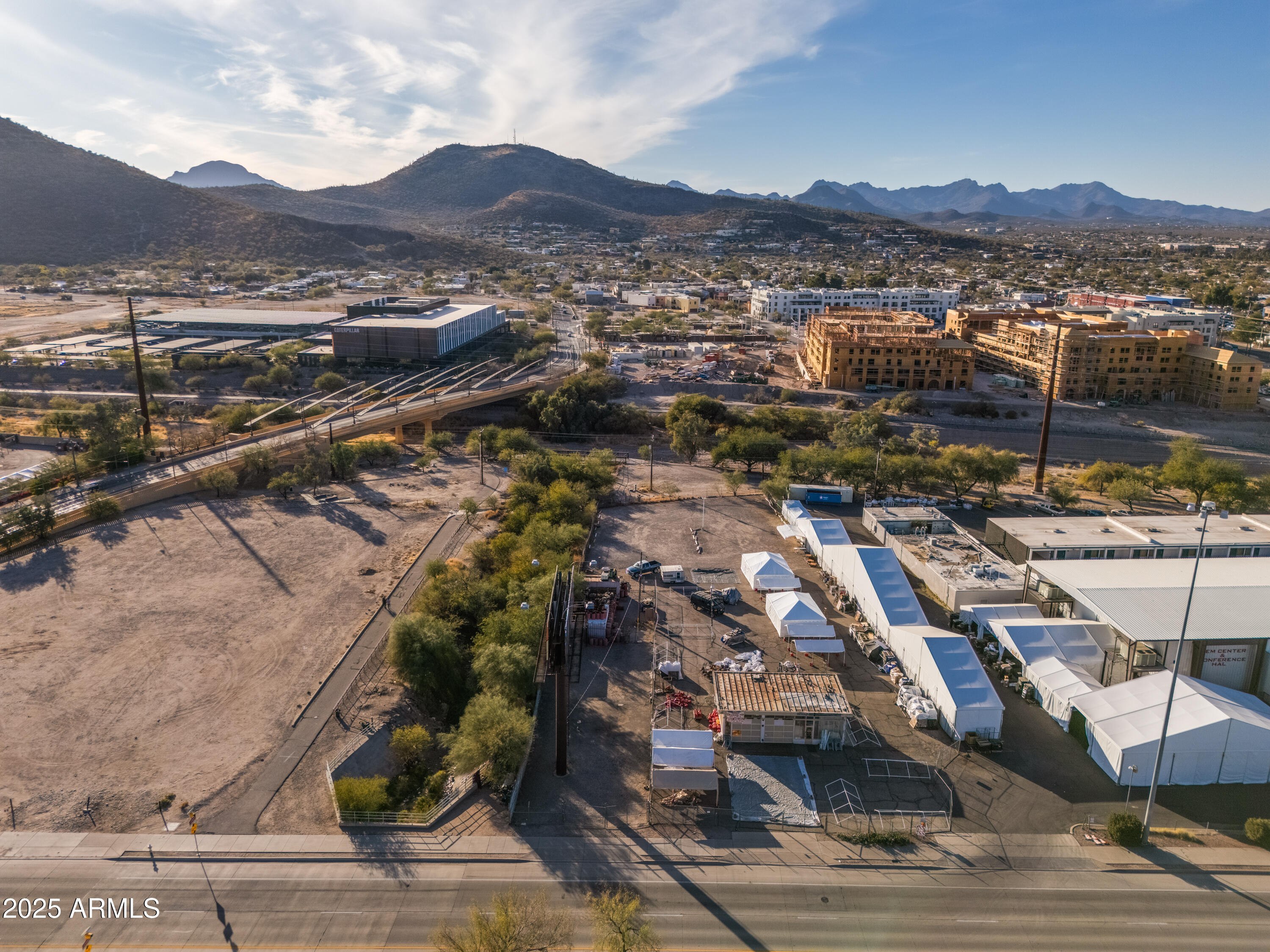 292 S S Freeway 17
