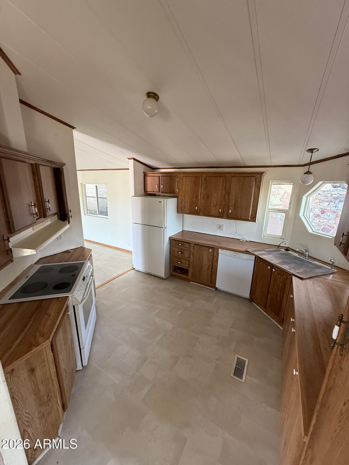 401 E QUEEN CREEK Drive