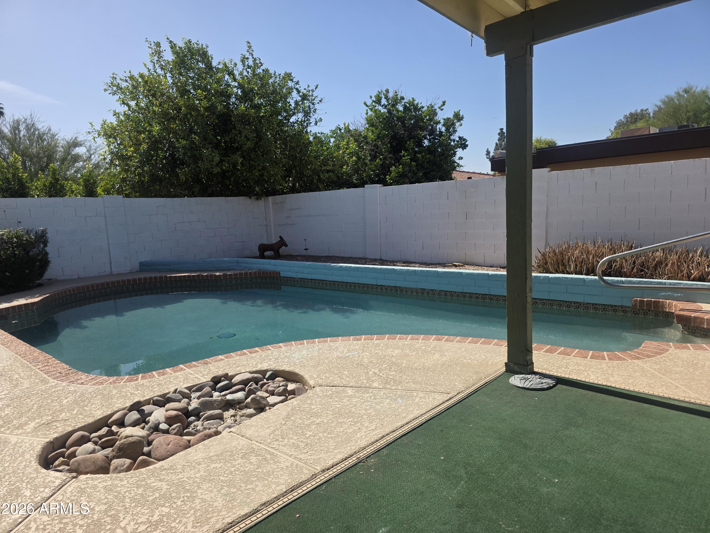2409 E Jensen Street