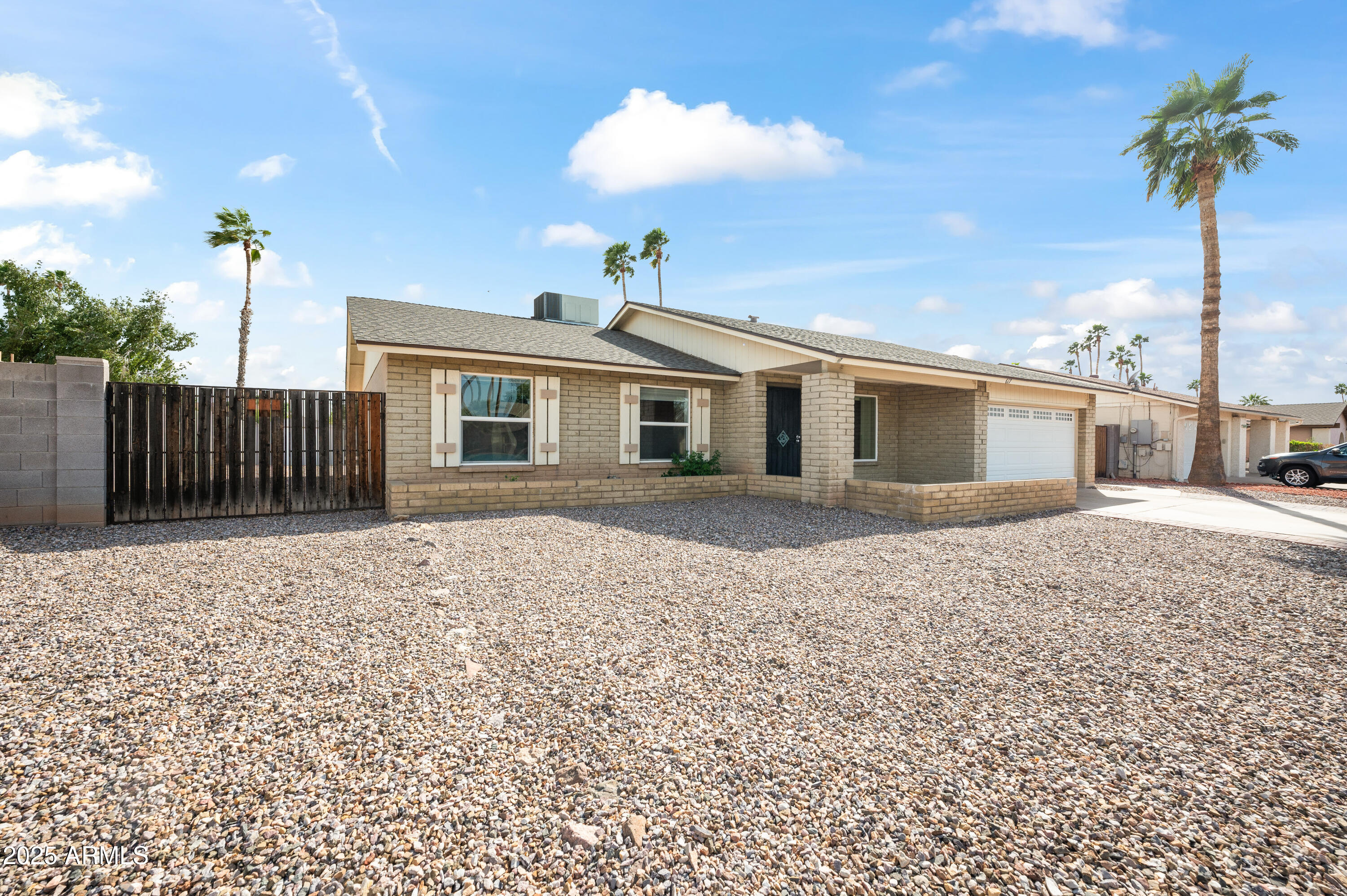 617 W LAGUNA AZUL Avenue